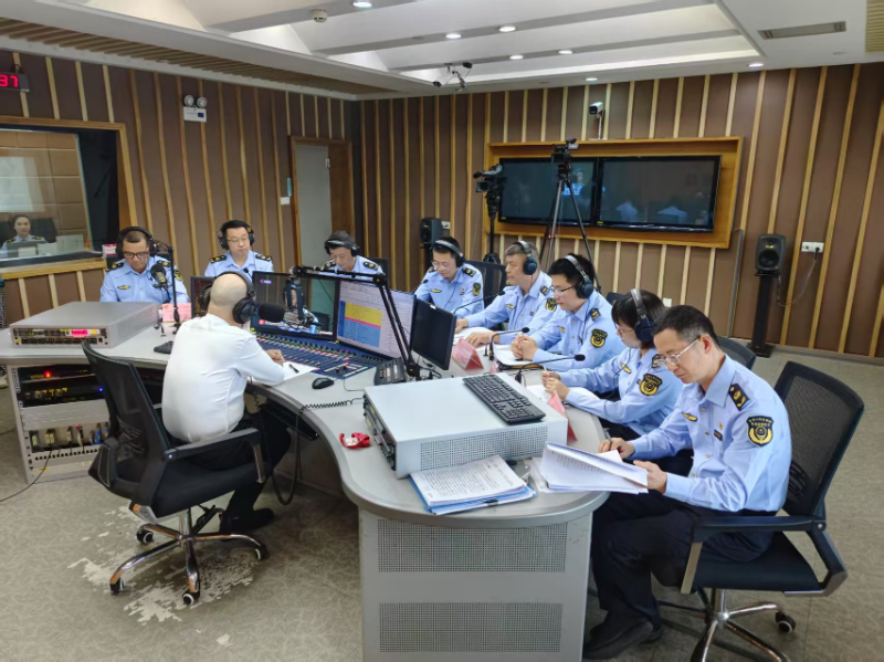 市市场监管局走进“阳光热线”直播室